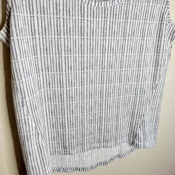 Athleta Women Stripe Breezy High Low Muscle Tank Top sz S - Picture 4 of 6